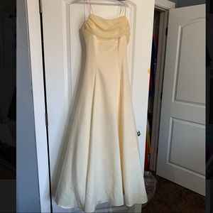 Night Scene Yellow formal dress